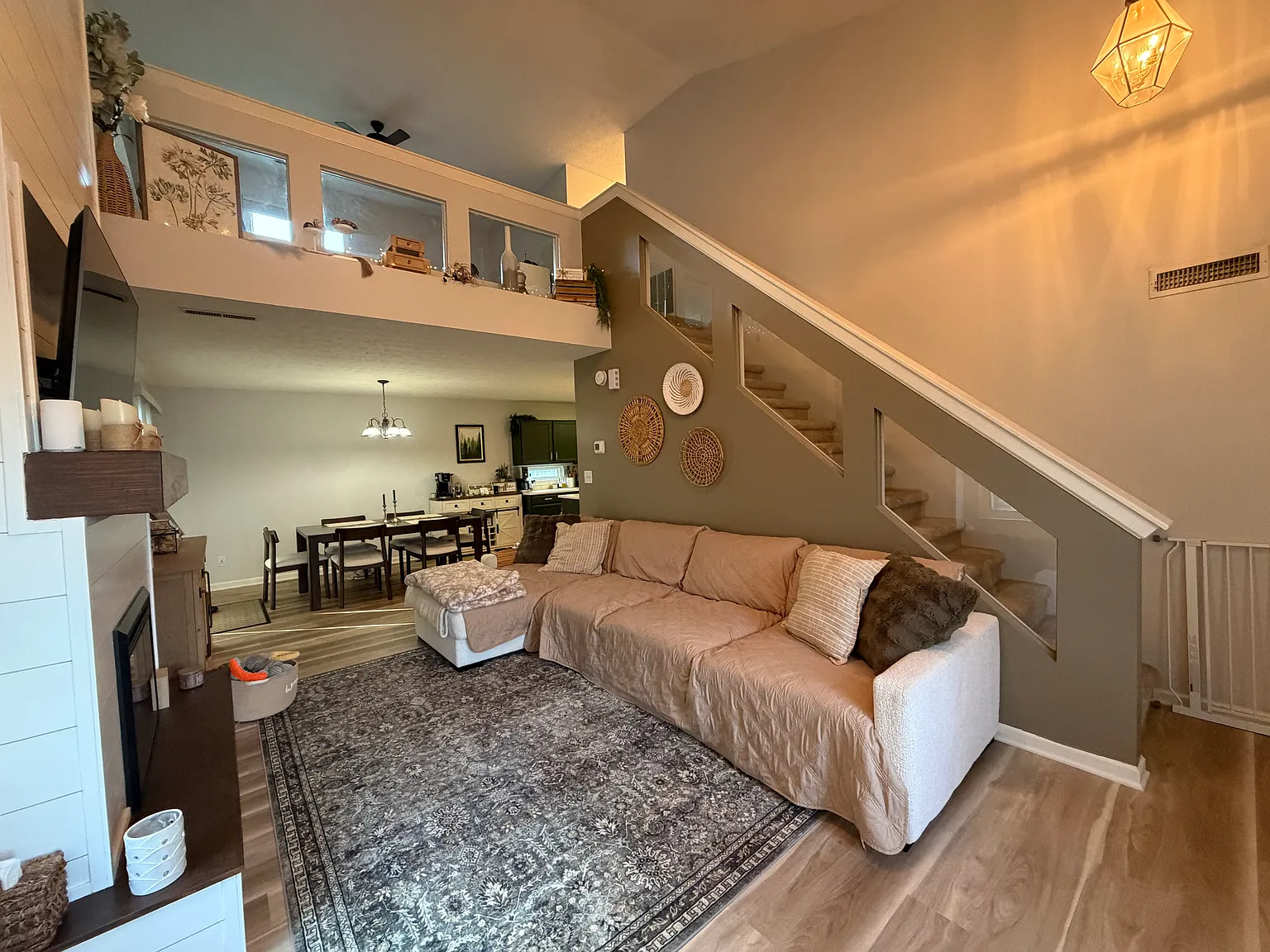 2 bed, 2.5 bath, 1374 sqft, $2,195 — Photo 2