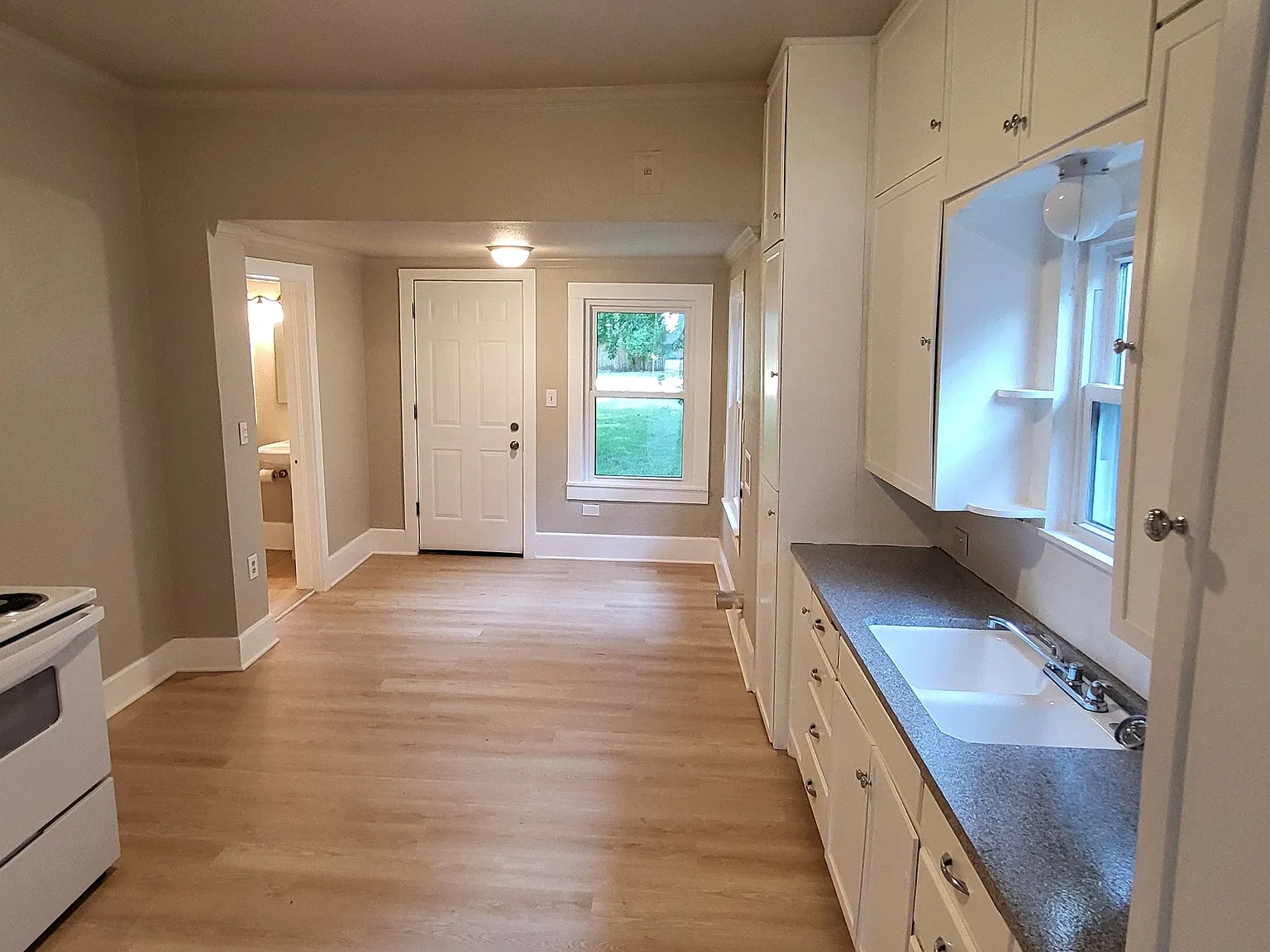 1 bed, 1.0 bath, 400 sqft, $950 — Photo 2