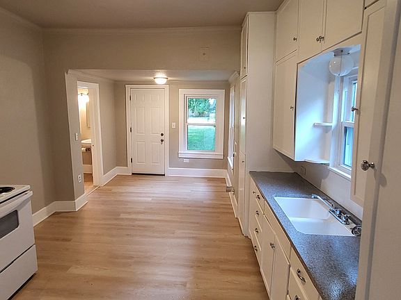 2nd image of 910 W Sears St #910