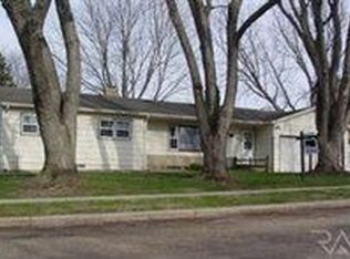 1218 S Dale Dr, Sioux Falls, SD 57110