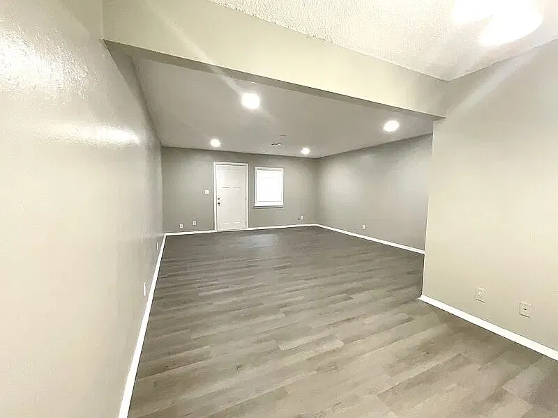 2 bed, 1.5 bath, 1100 sqft, $1,250 — Photo 2