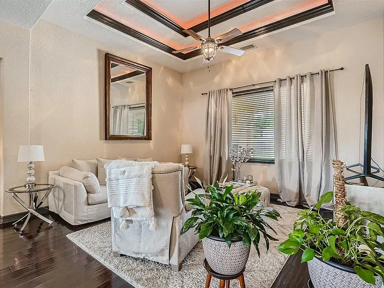 15207 Nightingale Ln — Photo 2