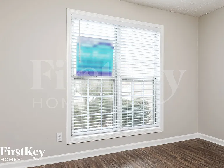 1213 Lakeview Cove Dr — Photo 12