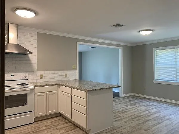 409 E Emory St — Photo 9