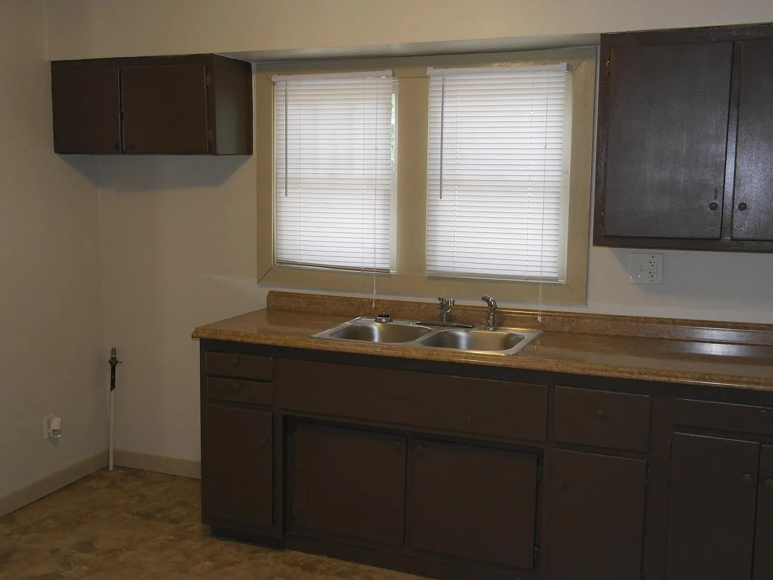 2 bed, 832 sqft, $1,100 — Photo 3