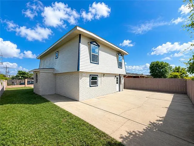 4472 Joycelyn Dr — Photo 33