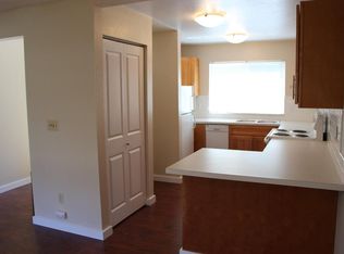 800 SW 156th St APT 9, Seattle, WA 98166