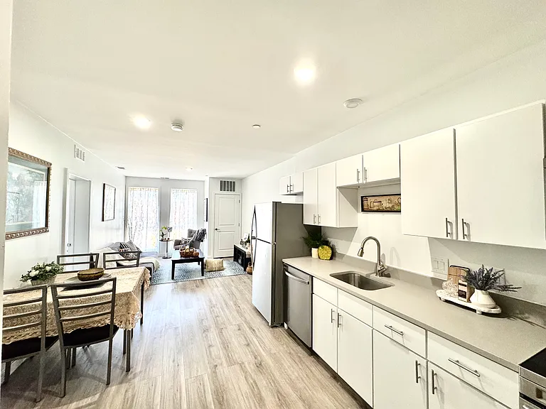 915 N Broad St #304 — Photo 5