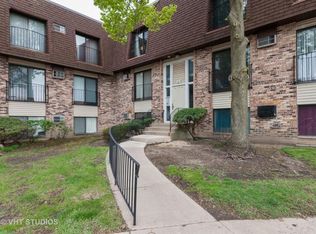 161 N Waters Edge Dr, Glendale Heights, IL 60139