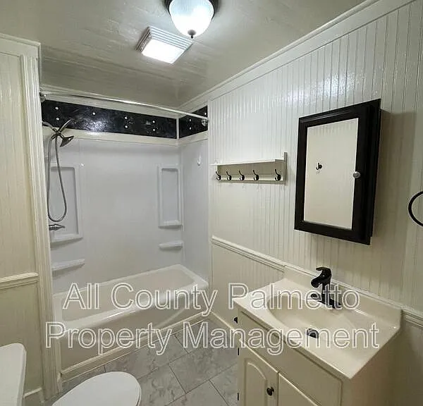 223 S Lucas St — Photo 9