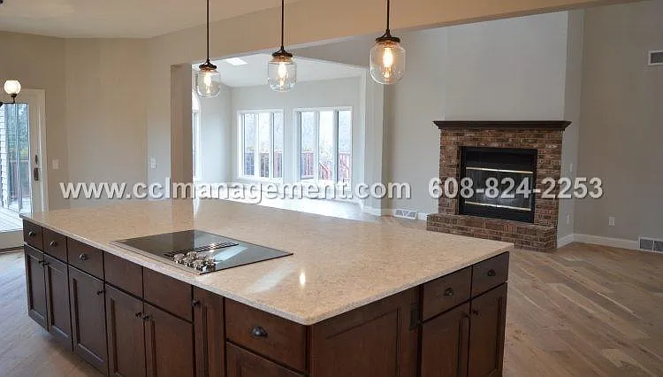 4 bed, 3.5 bath, 4790 sqft, $4,250 — Photo 4