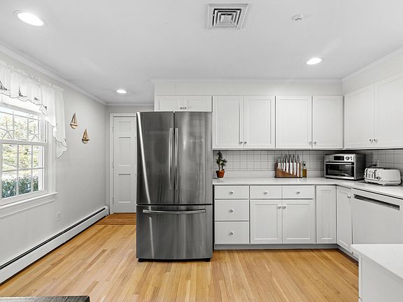 2nd image of 1415 Old Post Road