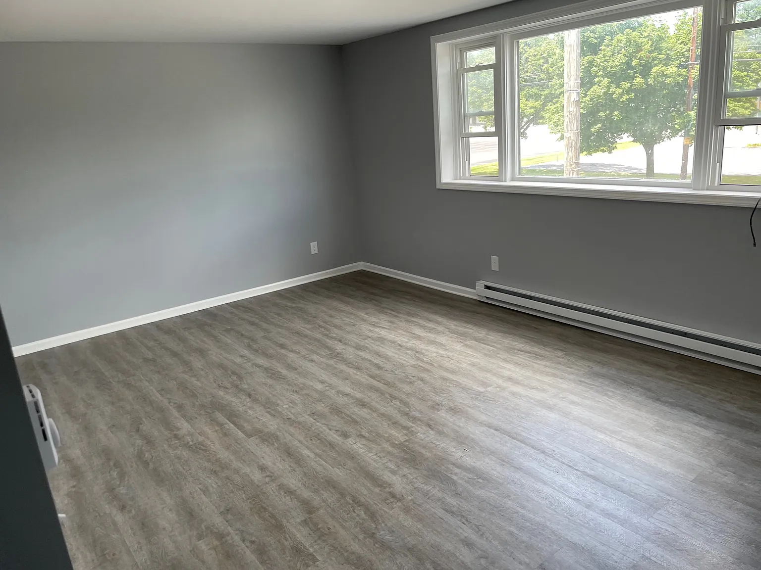 450 W Commercial St — Photo 3
