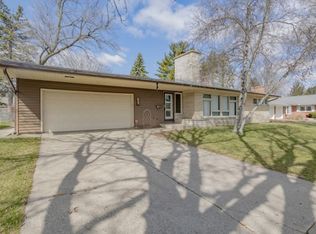 1050 N Main St, Rochelle, IL 61068