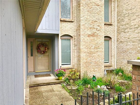 2nd image of 10 Tobey Ct