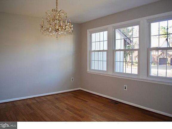 3rd image of 14 Eastwood Dr