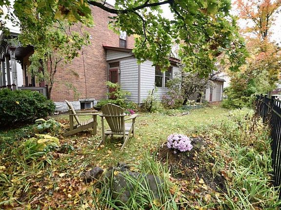 5th image of 39 York Ave