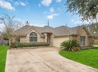 902 W Palmcrest Ct, Pearland, TX 77584