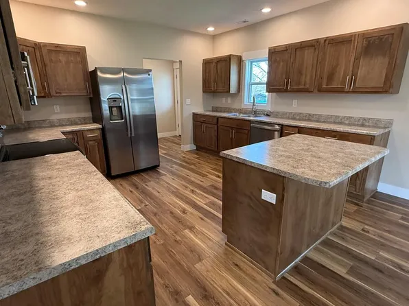501 N 2nd St, Edina, MO 63537
