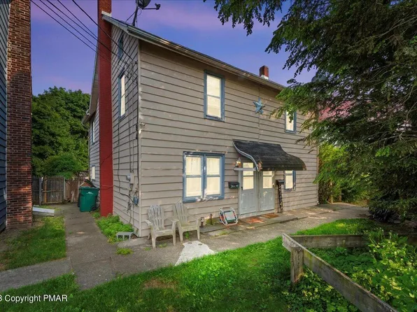 4 1/2 W Main St, Pen Argyl, PA 18072