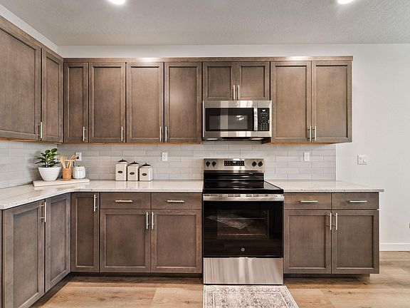 3rd image of 191549 River Crest Pl
