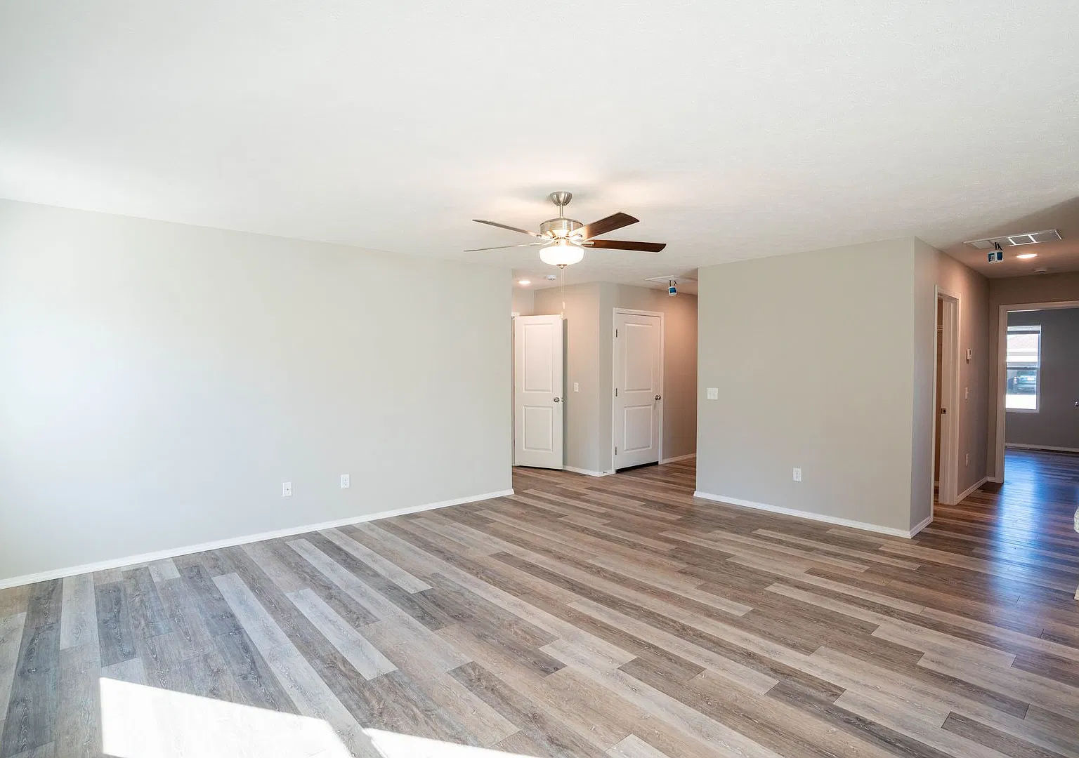 Newly built 3 bedroom-Westbury Gardens! — Photo 3