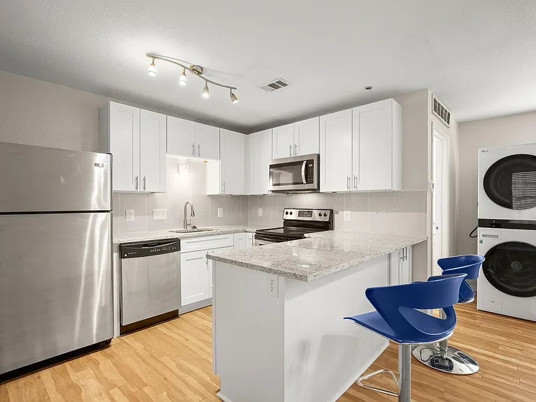 1013 W 23rd St #203 — Photo 4