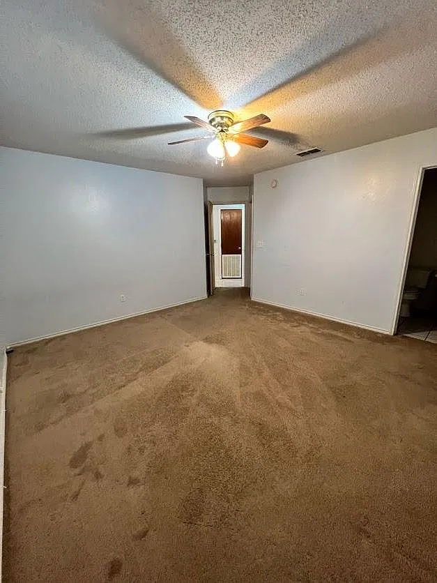 3 bed, 1136 sqft, $1,400 — Photo 3