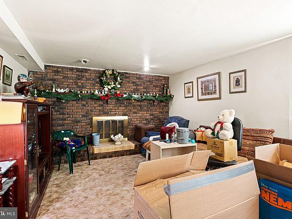 5th image of 413 Howard Rd