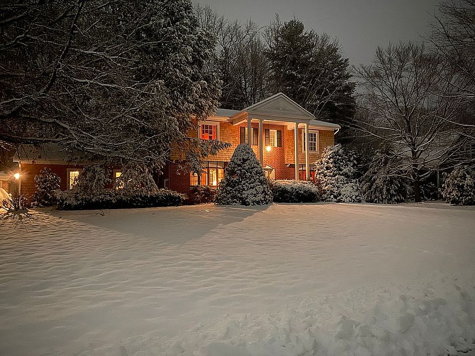 2nd image of 143 Summit Cir
