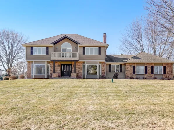 22 Steeplechase Dr, Hawthorn Woods, IL 60047
