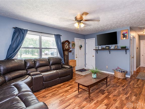 3rd image of 925 Greenheart Dr