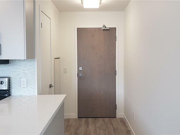 5th image of 479 Charlton Ave E #503
