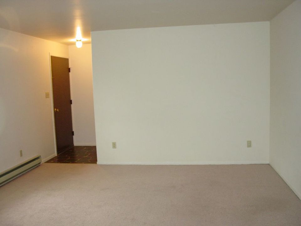 2nd image of 707 Webster Hill Rd