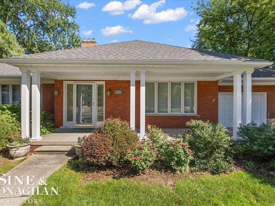 1221 N Renaud Rd, Grosse Pointe Woods, MI 48236