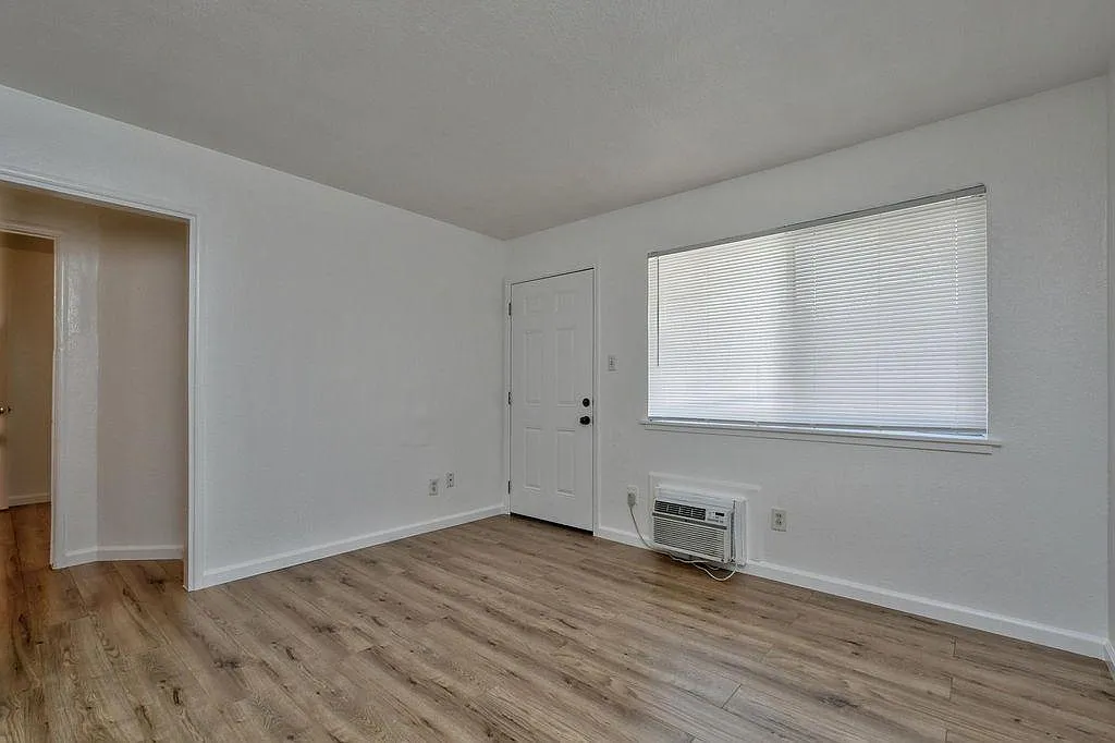 1 bed, 450 sqft, $1,275 — Photo 3
