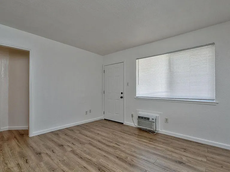 621 Maple St #3 — Photo 3