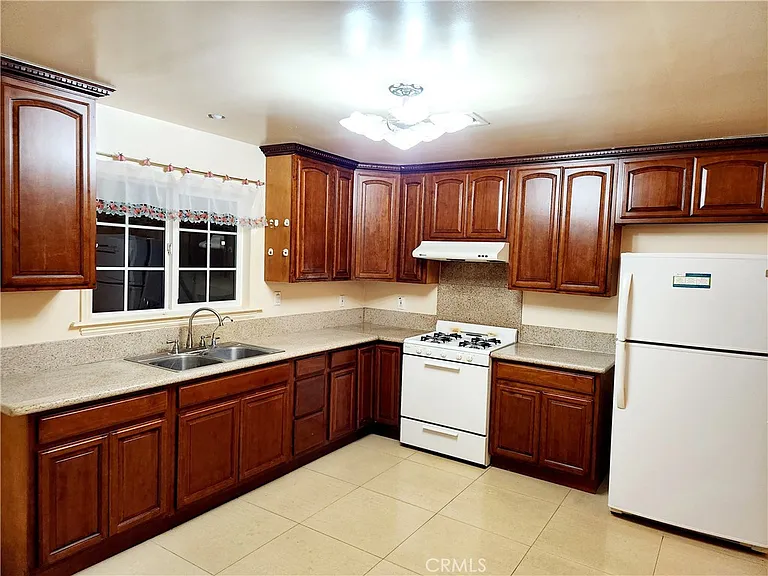 2203 Robruce Ln — Photo 3