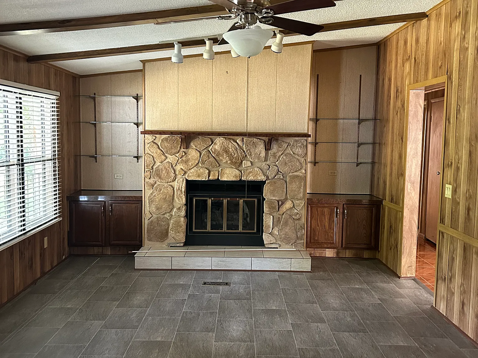 3 bed, 1800 sqft, $1,700 — Photo 2