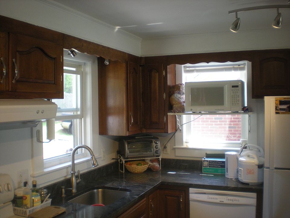 2nd image of 915 River Rd