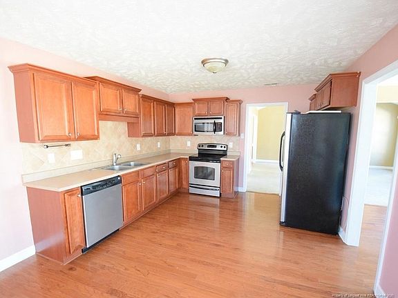 5th image of 158 Hampshire Ct