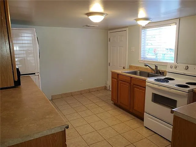 3821 Vincennes Pl — Photo 5