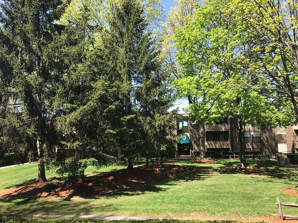 1st image of 16 Shrewsbury Green Dr