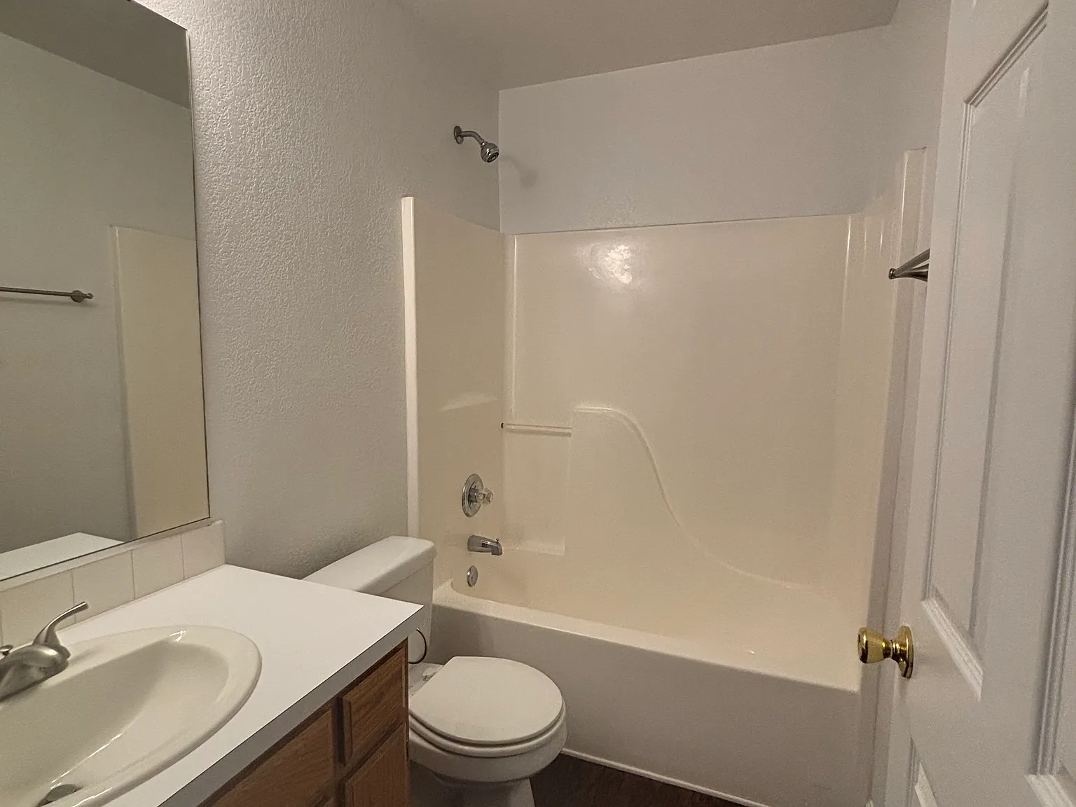 3 bed, 1250 sqft, $1,400 — Photo 2