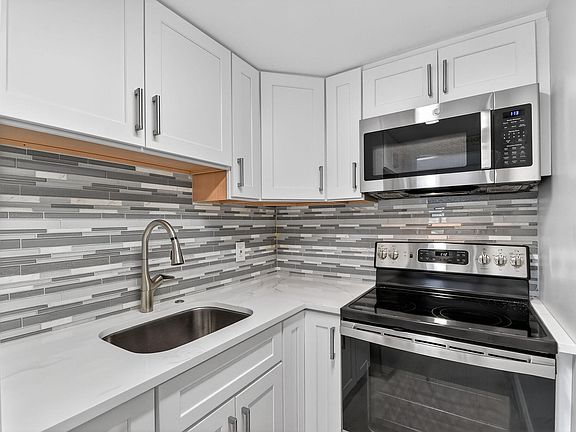 5th image of 15 S Golfview Rd APT 201