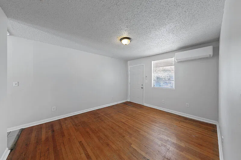 1531 Louisiana St — Photo 4