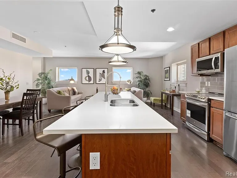 525 W Lafayette Blvd #21B — Photo 4