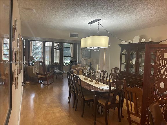 4th image of 1711 Whitehall Dr APT 203