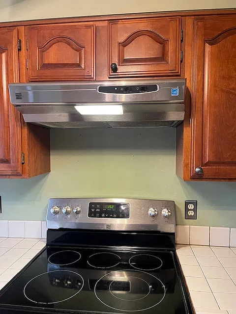 3 bed, 2460 sqft, $2,500 — Photo 3