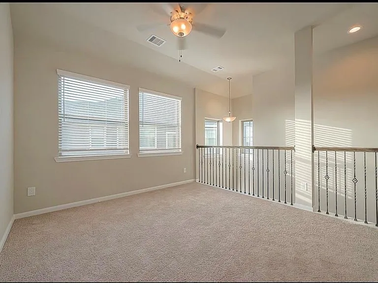 8700 Laurel Crest Dr — Photo 31